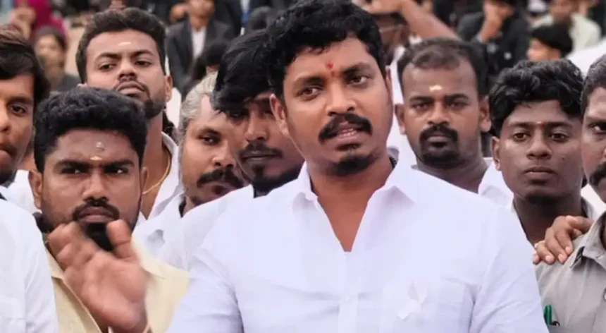 மதுவிலக்கு ஆயத்தீர்வை துறை அமைச்சர் திரு. விக்னேஷ் செய்தியாளர்களை சந்திக்கும் காட்சி