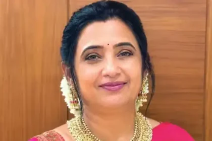 காவல்துறையினரால் கைது செய்யப்பட்ட மாணவர்கள்