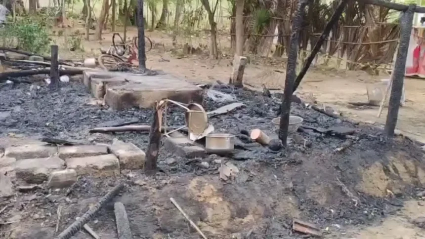 தீயணைப்பு வீரர்கள் மீட்பு பணியில் ஈடுபடும் காட்சி