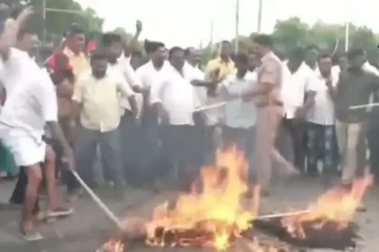 தஞ்சாவூரில் முதலமைச்சர் விஜயின் உருவ பொம்மையை எரிக்கும் திமுக தொண்டர்கள்