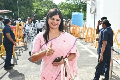 தவெக எம்.எல்.ஏ கனிமொழி மற்றும் அவரது கணவர் பெயரில் உள்ள கார்களின் பட்டியல்