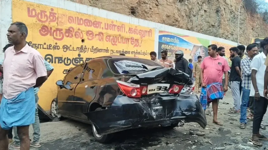 தேனி அருகே விபத்துக்குள்ளான கார் மற்றும் அரசு பேருந்து