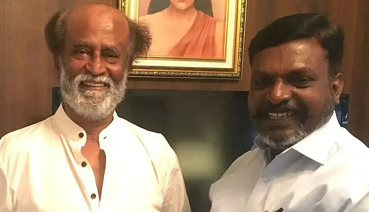 நடிகர் ரஜினிகாந்த் வாழ்த்து தெரிவிக்கும் புகைப்படம்