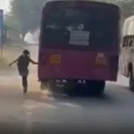 திருநெல்வேலி பேருந்து நிலையத்தில் பயணிகள் காத்திருக்கும் காட்சி