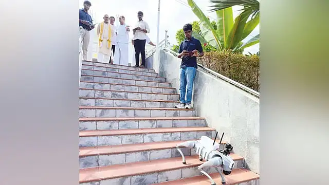 திருப்பதி மலைப்பாதையில் பக்தர்களுக்கு பாதுகாப்பு அளிக்கும் ரோபோ நாய்