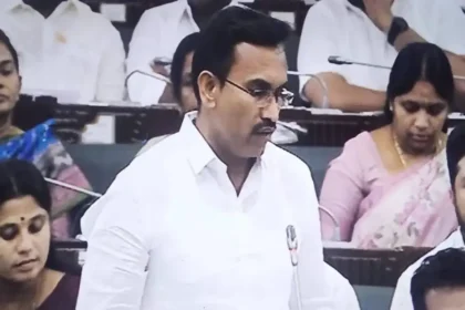 தமிழ்நாடு சட்டமன்றத்தில் நீட் தேர்வுக்கு எதிராக தனித்தீர்மானம் நிறைவேற்றப்படும் காட்சி