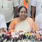 வானதி சீனிவாசன் தமிழக சட்டசபையில் உரையாற்றுகிறார்