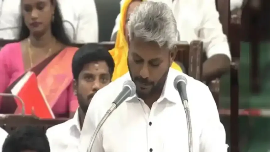 நிதியமைச்சர் மரியவில்சன் பட்ஜெட் உரையாற்றுகிறார்