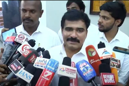 அமைச்சர் நிர்மல்குமார் செய்தியாளர்களிடம் பேசுகிறார்