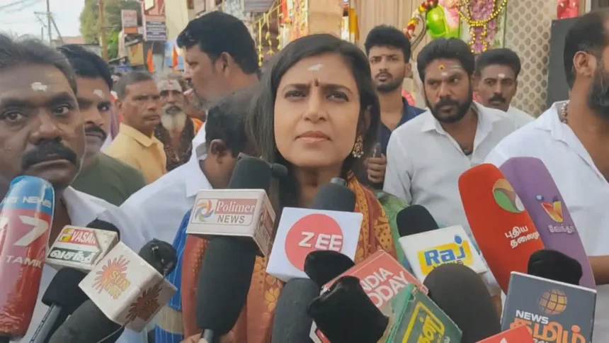 பாஜக மூத்த நிர்வாகி கஸ்தூரி செய்தியாளர்களை சந்திக்கும் காட்சி