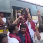 திமுகவினர் ஆர்ப்பாட்டத்தில் கோஷமிடும் காட்சி