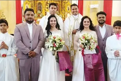 கேரளாவில் இரட்டையர்களை மணந்த இரட்டையர்கள் திருமணத்தின் போது எடுக்கப்பட்ட புகைப்படம்