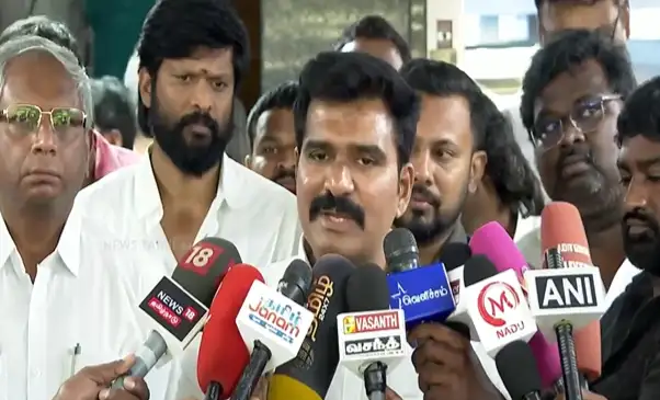 அமைச்சர் நிர்மல்குமார் செய்தியாளர்களிடம் பேசுகிறார்