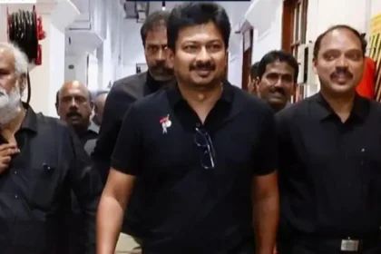 எதிர்க்கட்சி தலைவர் உதயநிதி ஸ்டாலின் செய்தியாளர்களை சந்திக்கும் காட்சி