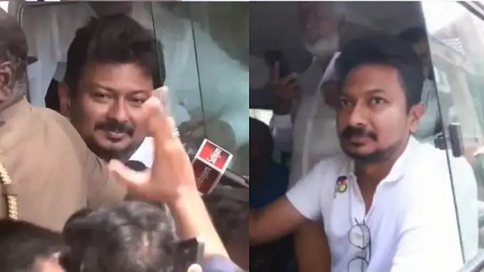 எதிர்க்கட்சித் தலைவர் உதயநிதி ஸ்டாலின் காவல் நிலையத்தில் இருந்து வெளியே வருகிறார்