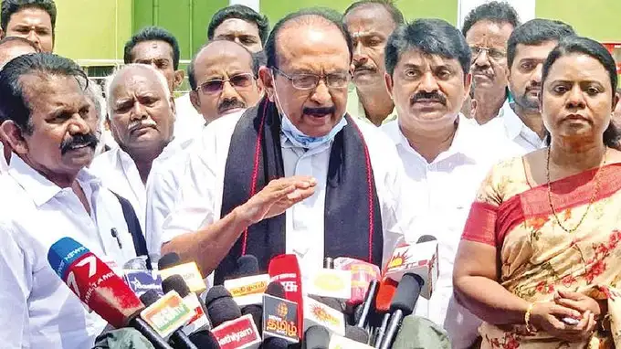 மதிமுக பொதுச்செயலாளர் வைகோ செய்தியாளர்களை சந்திக்கும் காட்சி