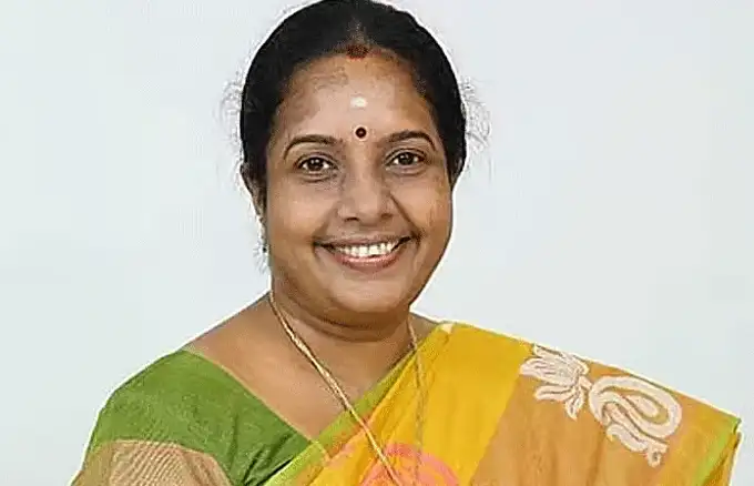 வானதி சீனிவாசன் அறிக்கை வெளியிடும் காட்சி
