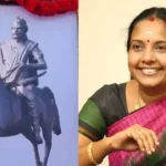 பாஜக தேசிய மகளிர் அணி தலைவர் வானதி சீனிவாசன் தீரன் சின்னமலைக்கு மலர் தூவி மரியாதை செலுத்துதல்