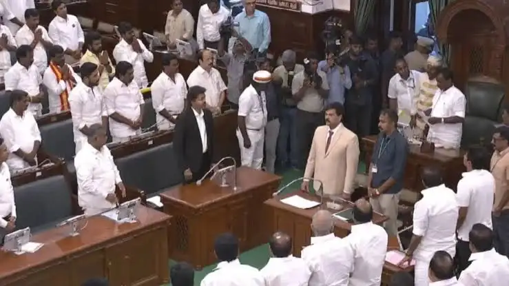 முதலமைச்சர் விஜய் சட்டமன்ற உறுப்பினர்களுக்கு கார் மற்றும் உதவியாளர் வழங்குவது குறித்த அறிவிப்பு
