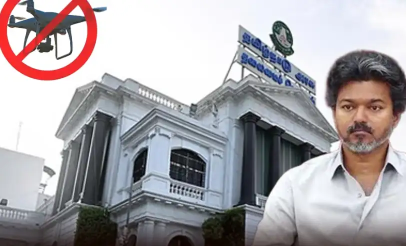 முதலமைச்சர் விஜய் சுதந்திர தின விழாவில் கொடியேற்றும் காட்சி