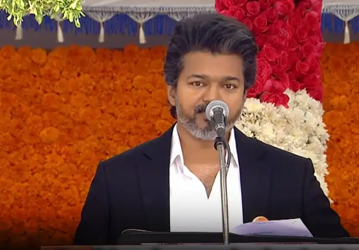 முதலமைச்சர் விஜய் தேசியக்கொடி ஏற்றி உரையாற்றுகிறார்