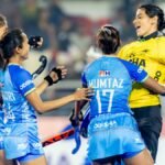 இந்திய மகளிர் ஹாக்கி அணி வீராங்கனைகள் விளையாடும் காட்சி