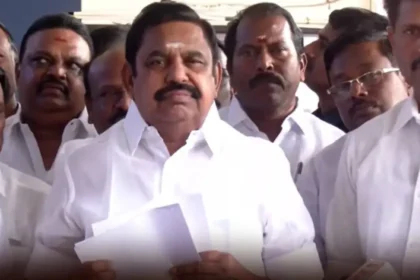 அதிமுக கட்சி அலுவலகம் அல்லது தேர்தல் பிரச்சாரக் கூட்டம்