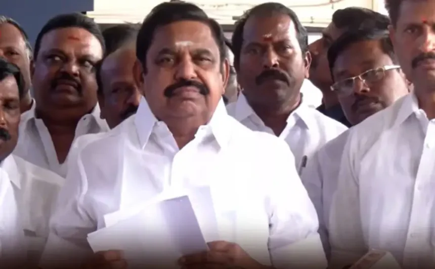 அதிமுக கட்சி அலுவலகம் அல்லது தேர்தல் பிரச்சாரக் கூட்டம்
