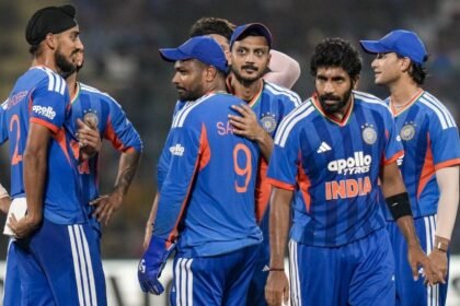 ஆப்கானிஸ்தான் மற்றும் இந்திய கிரிக்கெட் வீரர்கள் மைதானத்தில்