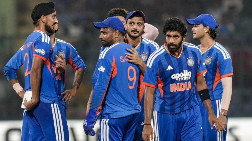 ஆப்கானிஸ்தான் மற்றும் இந்திய கிரிக்கெட் வீரர்கள் மைதானத்தில்