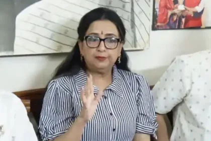 நடிகை அம்பிகா செய்தியாளர்களை சந்திக்கும் காட்சி