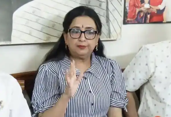 நடிகை அம்பிகா செய்தியாளர்களை சந்திக்கும் காட்சி