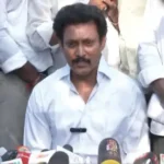 முன்னாள் அமைச்சர் அன்பில் மகேஸ் செய்தியாளர்களை சந்திக்கும் காட்சி