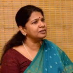 திமுக எம்பி கனிமொழி செய்தியாளர்களை சந்திக்கும் காட்சி