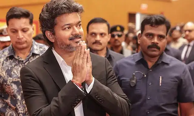 லண்டனில் முதலமைச்சர் ஜோசப் விஜய்யின் நிகழ்ச்சி ரத்து செய்யப்பட்டதை அடுத்து ரசிகர்கள் ஏமாற்றத்துடன் காணப்படுதல்