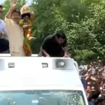 மதுரையில் முதல்வர் விஜயை மீனாட்சி அம்மன் வேடத்தில் வரவேற்கும் சிறுமி