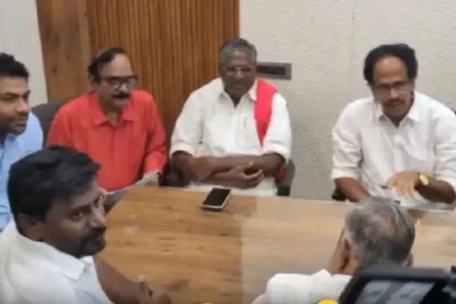 சிபிஐ மாநில செயலாளர் வீரபாண்டியன் செய்தியாளர்களிடம் பேசுகிறார்