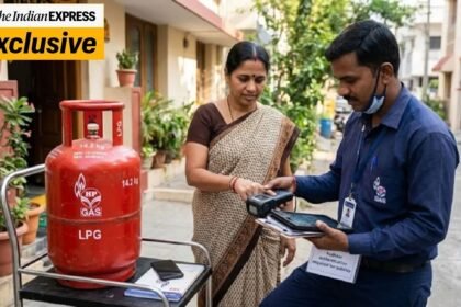 வீட்டு உபயோக சிலிண்டர் முன்பதிவு செய்வதற்கான அறிவிப்பு பலகை
