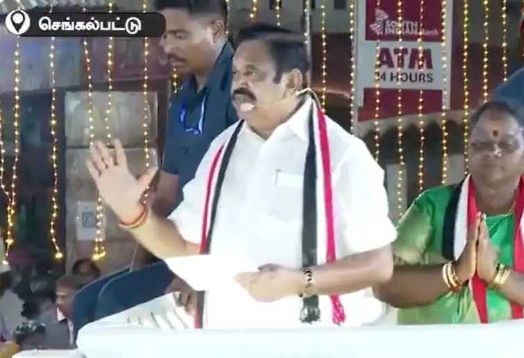 அதிமுக பொதுச்செயலாளர் எடப்பாடி பழனிசாமி பிரச்சாரம் செய்கிறார்
