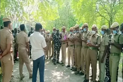 வனத்துறை ஊழியர்கள் உணவுப்படி நிதி முறைகேடு தொடர்பாக புகார் அளிக்கும் காட்சி