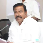 லஞ்ச ஒழிப்புத்துறை அதிகாரிகள் சோதனையில் ஈடுபட்டிருக்கும் காட்சி