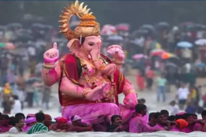 தமிழகம் முழுவதும் விநாயகர் சதுர்த்தி விழா பாதுகாப்பு பணியில் ஈடுபடுத்தப்பட்டுள்ள போலீசார்