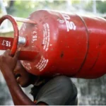 சமையல் எரிவாயு சிலிண்டர் மற்றும் ஆதார் அட்டை