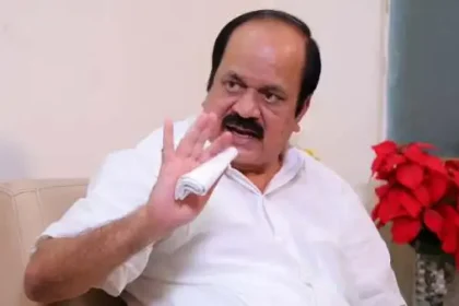 சபாநாயகர் ஜே.சி.டி. பிரபாகர் செய்தியாளர்களிடம் பேசுகிறார்