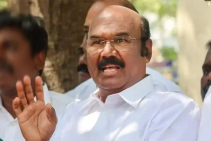 முன்னாள் அமைச்சர் ஜெயக்குமார் செய்தியாளர்களை சந்திக்கும் காட்சி