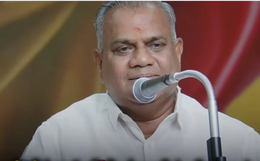 அமைச்சர் என். ஆனந்த் கரூர் துயரம் குறித்து எக்ஸ் தளத்தில் பதிவிடும் காட்சி