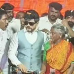 தி லெஜண்ட் சரவணன் நலத்திட்ட உதவிகள் வழங்குகிறார்