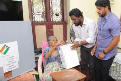 மதுராந்தகம் தொகுதி தேர்தல் பணியில் அதிகாரிகள்