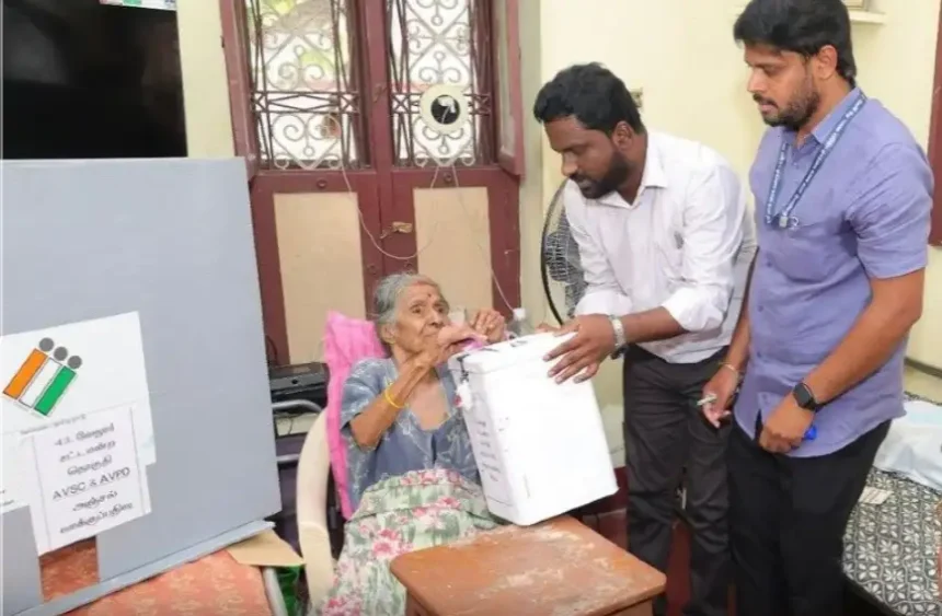 மதுராந்தகம் தொகுதி தேர்தல் பணியில் அதிகாரிகள்