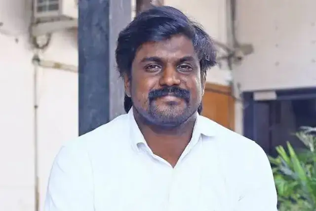 நாம் தமிழர் கட்சி நிர்வாகி இடும்பாவனம் கார்த்தி பேட்டி அளிக்கும் காட்சி